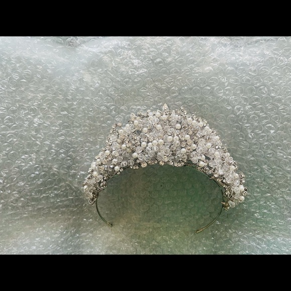 Headband/tiara with pearls and Rhinestones